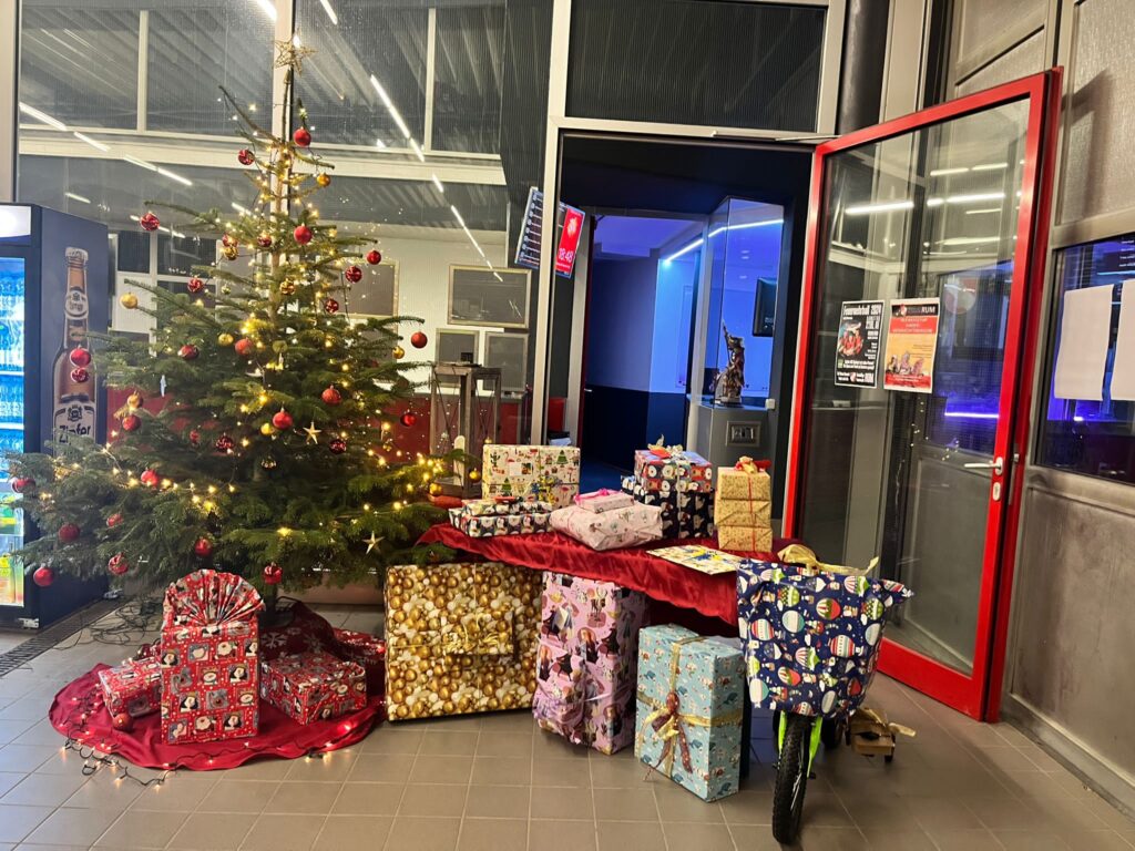 Dezember 21 Im Einsatz für Kinderweihnachtswünsche 02